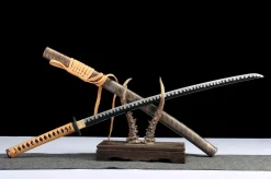 Alternative view of Schatten des einsamen Schwans - Handgeschmiedetes Katana aus 1045 Kohlenstoffstahl