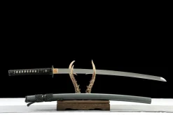 Alternative view of Dunkle Seele - Handgeschmiedetes Katana aus 1065 Kohlenstoffstahl