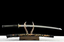 Alternative view of Dunkle Wolken - Handgeschmiedetes Katana aus 1065 Kohlenstoffstahl