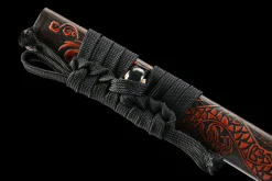 Alternative view of Karmesiner Himmelsdrache - Handgeschmiedetes Katana aus 1065 Kohlenstoffstahl