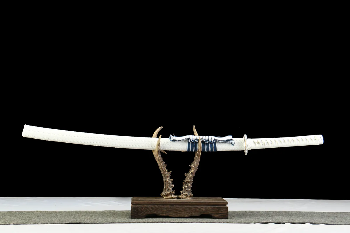 Silberfrost - Handgeschmiedetes Katana aus 1065 Kohlenstoffstahl