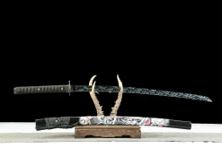 Alternative view of Weltuntergang - Handgeschmiedetes Katana aus 1065 Kohlenstoffstahl