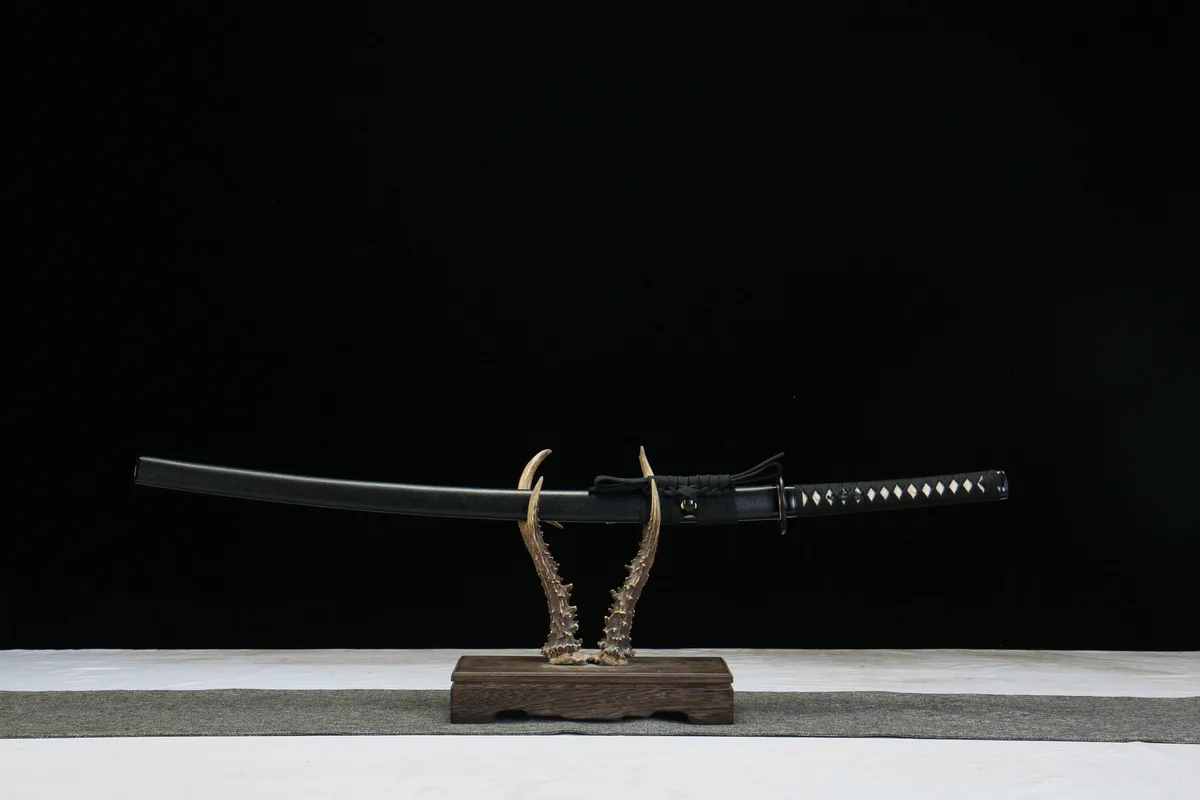 Dunkles Phantom - Handgeschmiedetes Katana aus High Carbon Steel