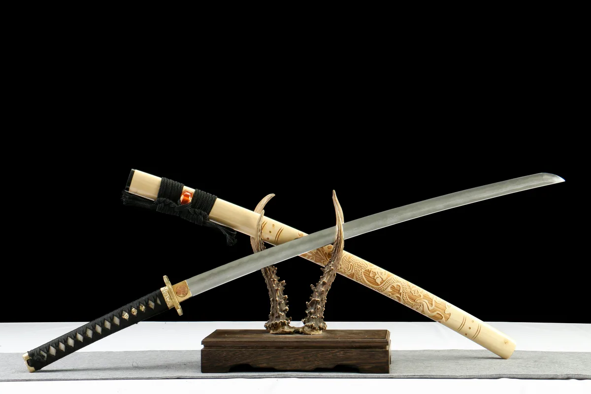 Klare Klinge - Handgeschmiedetes Katana aus Lehmgehärteter Damaskusstahl - Image 2
