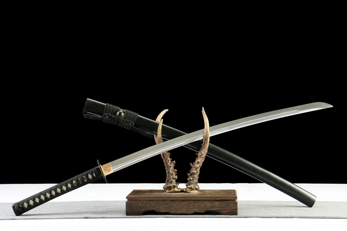 Dunkler Abgrund - Handgeschmiedetes Katana aus T10 Werkzeugstahl