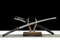Alternative view of Obsidianisches Brüllen - Handgeschmiedetes Katana aus T10 Werkzeugstahl