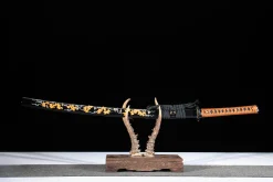 Alternative view of Schnee-Mond-Blüte - Handgeschmiedetes Katana aus T10 Werkzeugstahl