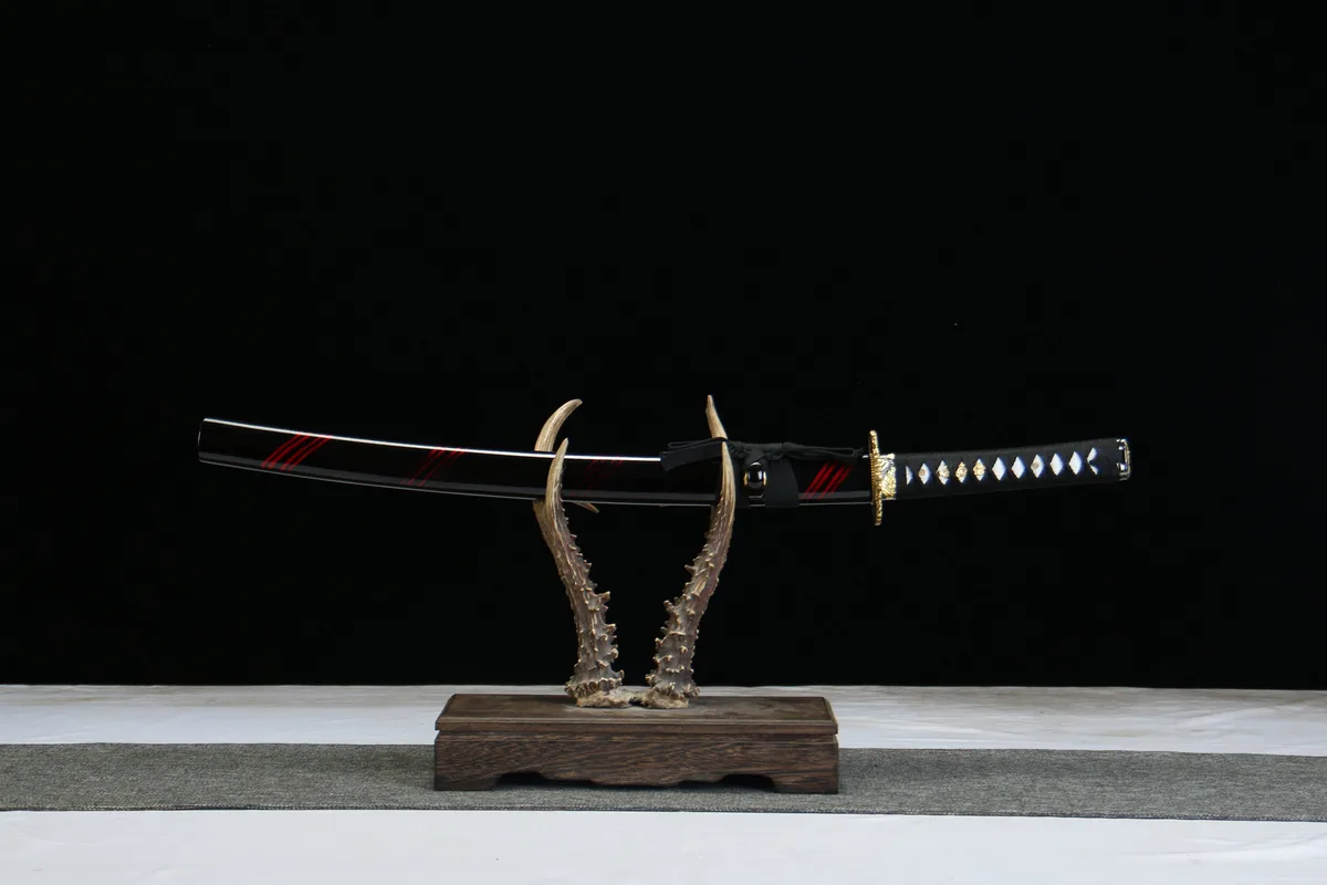Flammenschatten - Handgeschmiedetes Wakizashi aus 1045 Kohlenstoffstahl