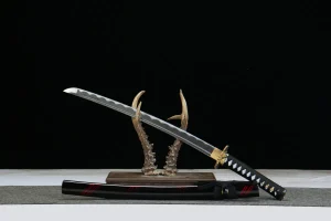 Alternative view of Flammenschatten - Handgeschmiedetes Wakizashi aus 1045 Kohlenstoffstahl