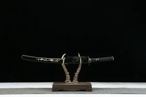 Goldener Kirin - Handgeschmiedetes Wakizashi aus Handgeschmiedeter Spezialstahl