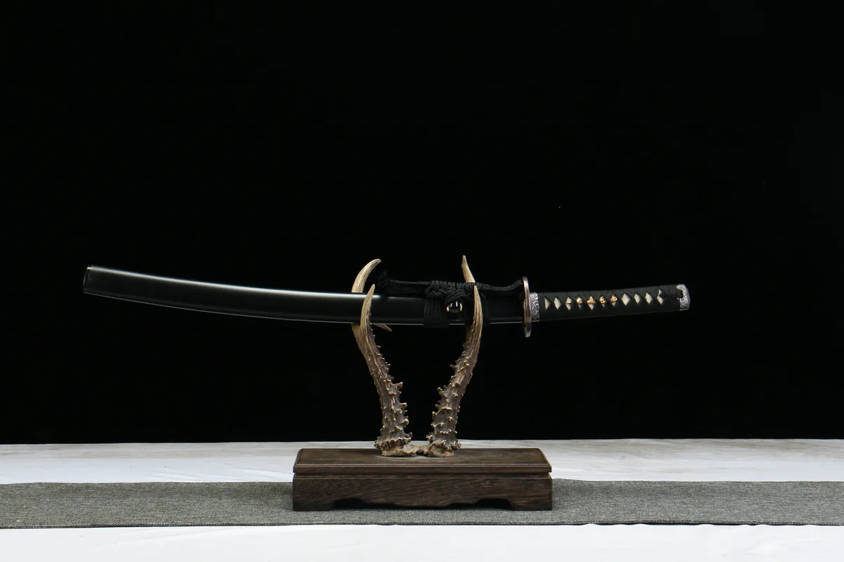 Aufsteigender Drache - Handgeschmiedetes Wakizashi aus T10 Werkzeugstahl